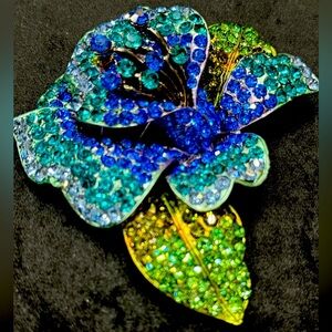 New Elegant Blue and Green Crystal Flower Brooch